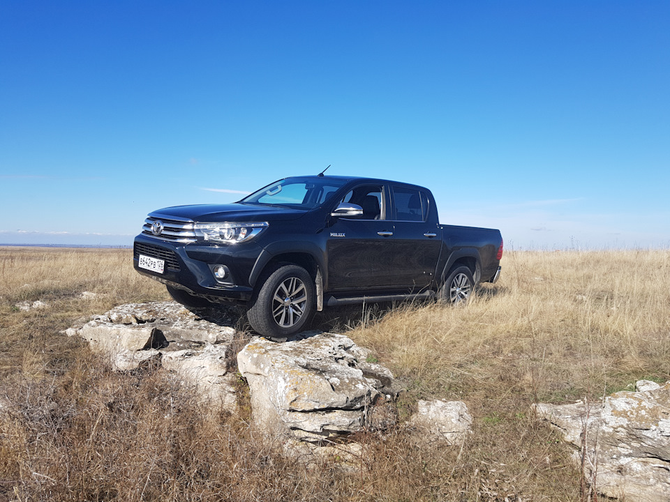 Фото в бортжурнале Toyota Hilux (8G)