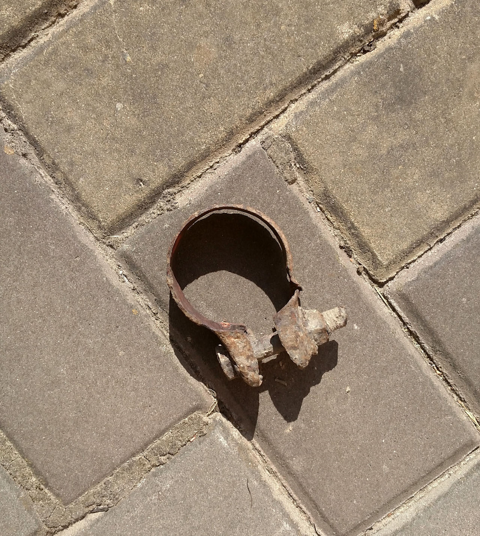 Замена амортизатора багажника и сварка глушителя — Volkswagen Golf Mk3 ...