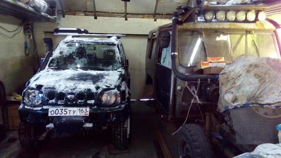 Да ещё и не один ))) — Suzuki Jimny (1G)