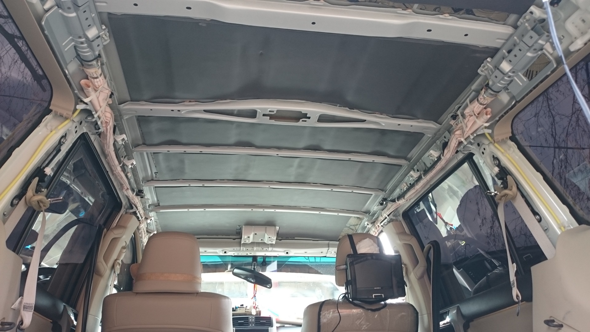 Крыша прадо. Потолок Toyota Land Cruiser Prado 120. Панорамная крыша на Прадо 150. Jeep WJ потолок крыши. Проводка крыши Прадо 120.