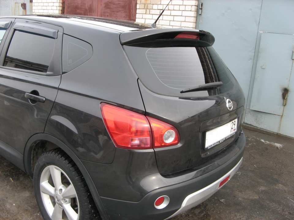 Nissan qashqai 2012 спойлер. Спойлер кашкай j10. Спойлер ниссан кашкай j10. Nissan qashqai j10 спойлер. Задний спойлер на ниссан кашкай j10.