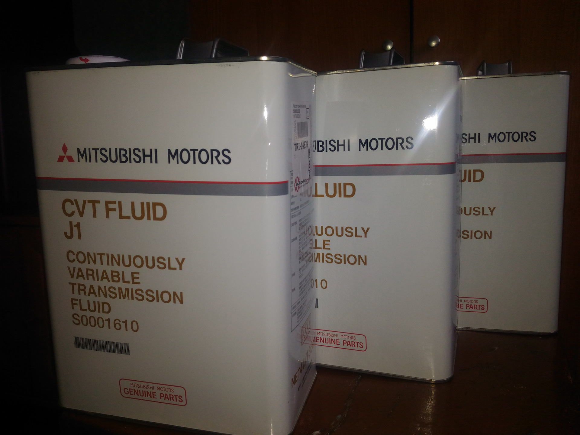 Объем масла в вариаторе митсубиси аутлендер. Mitsubishi s0001610. CVT Fluid j1. Масло для вариатора Аутлендер 2011 год