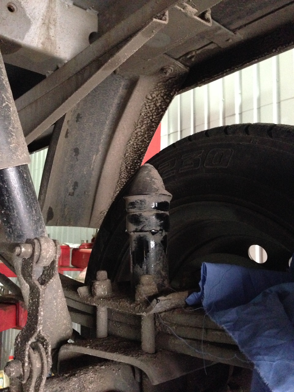 Задние амортизаторы паджеро 2. Подходит задний. Загнул опору задней пружины ока 11113. Подходит задний. Занижение пружи6 galant 8 usa.