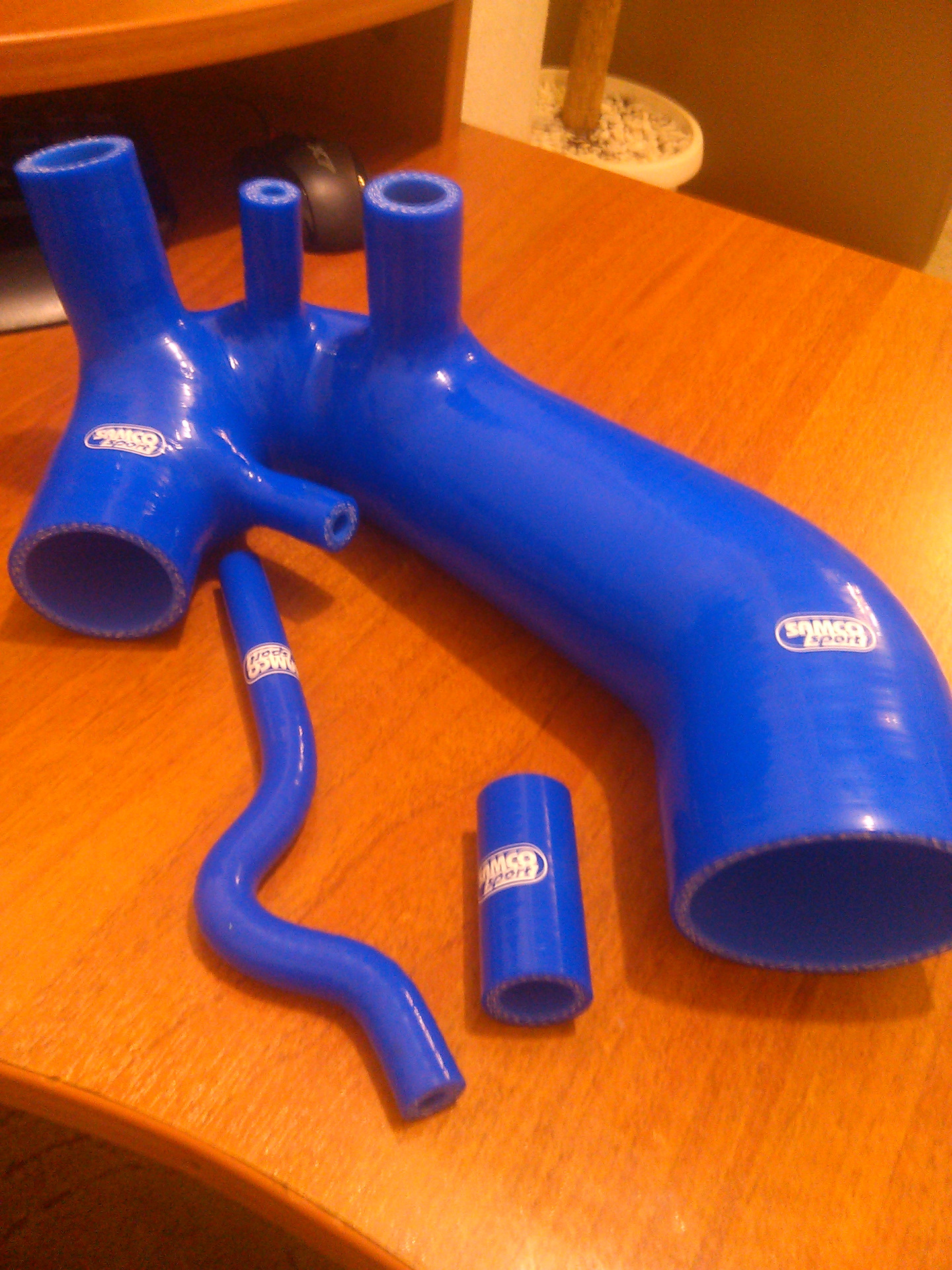 Патрубок турбины мотор n20. Патрубок воздушного фильтра volkswagen passat b5 1. Трубка маслоотделителя 2. 8 турбо. Volkswagen passat 2002 1.