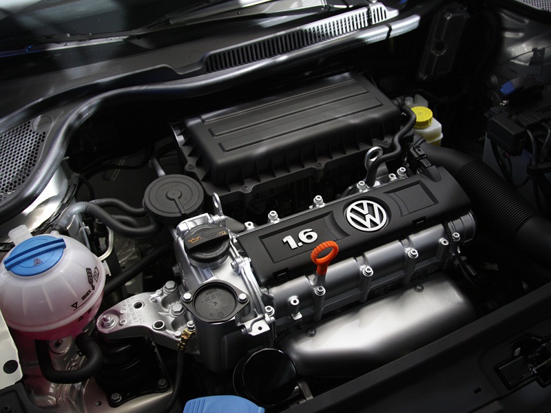 Volkswagen polo мотор. Двигатель поло седан 2011. Мотор Фольксваген поло седан 1.6. Двигатель поло седан 1.6. Поло Фольксваген 2011 мотор.