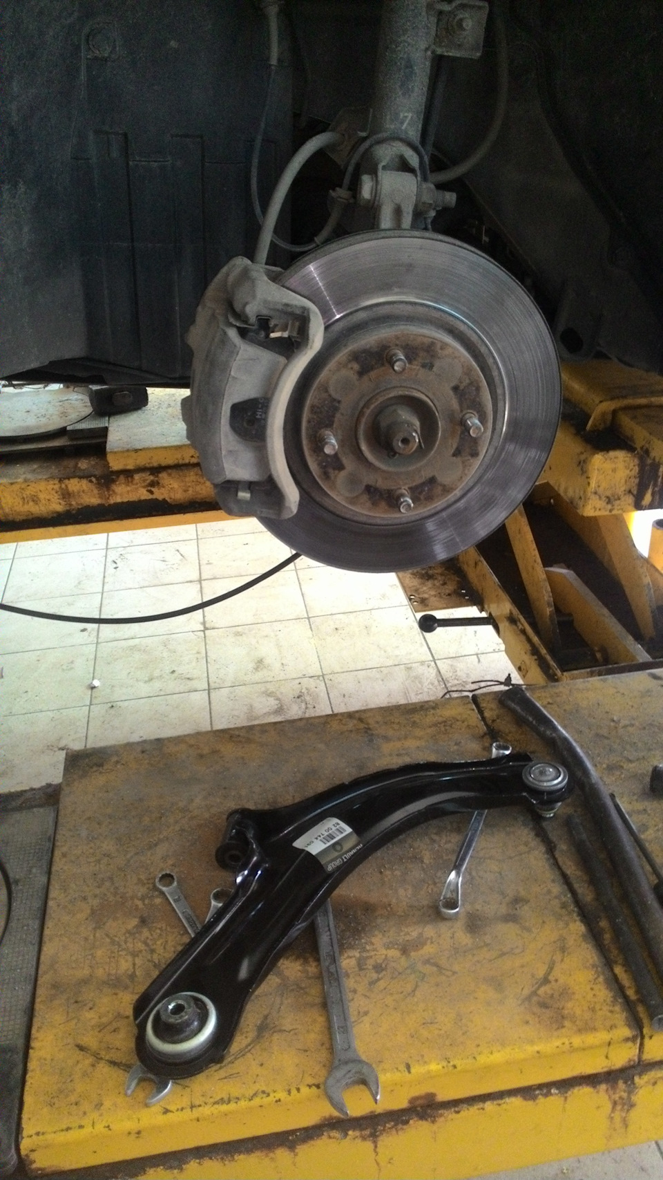 Весеннее ТО или дорог снова нет. — Nissan Tiida (1G), 1,6 л, 2012 года ...