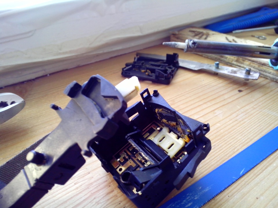 Капитальный ремонт выключателя. Ручной электроподжиг сломался переключатель. Ремонт переключателя в старой магнитоле. Ремонт переключателя поворотов ММС цедия. Ремонт переключателя Elikor ep6421.