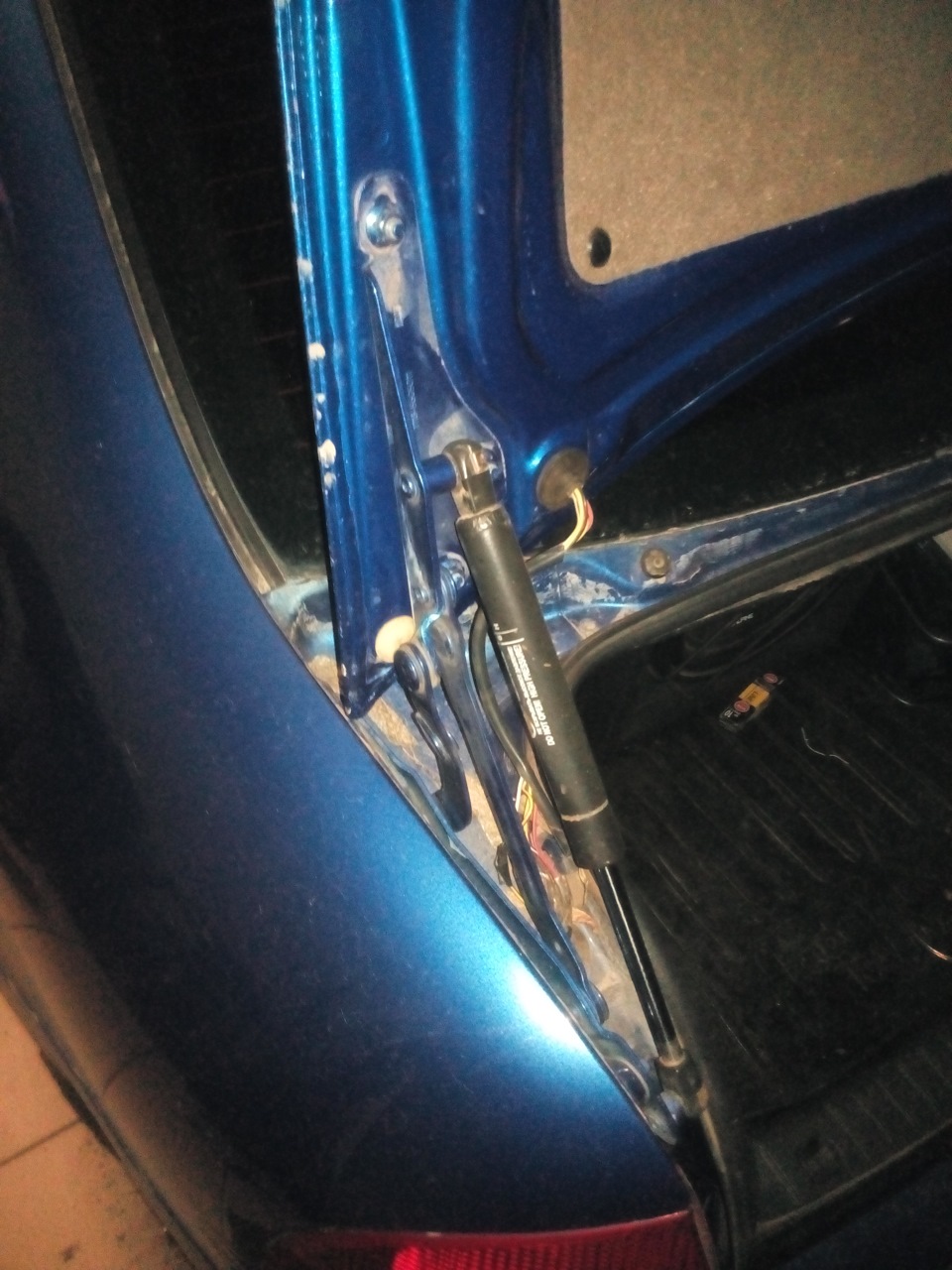 Замок богажника от сиги. Замена проводки. — Lada Калина седан, 1,6 л ...