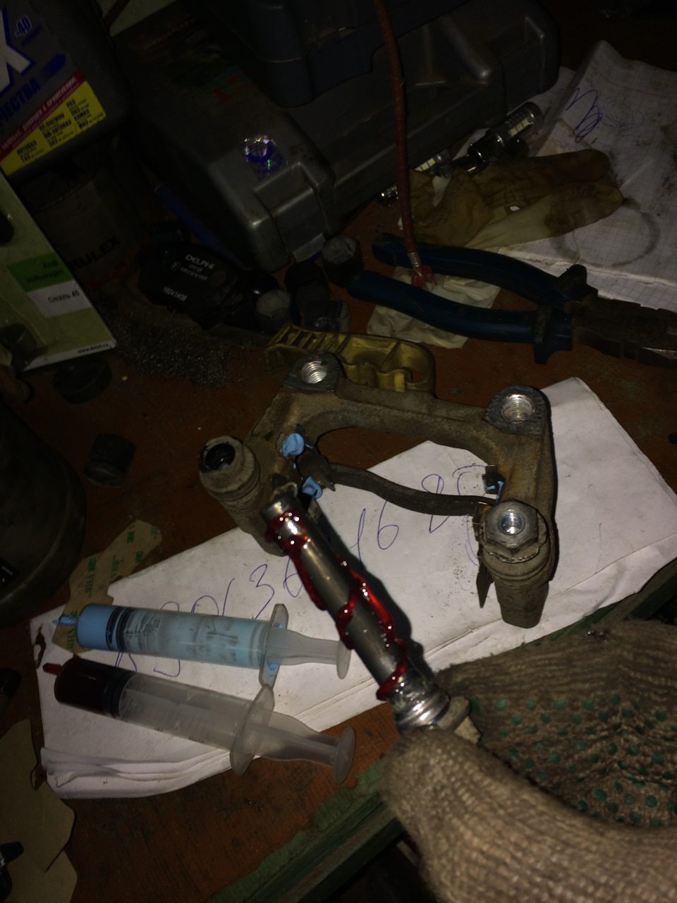 Нанесли антискрипную пасту LIQUI MOLY 7656 на пальцы — Opel Astra H