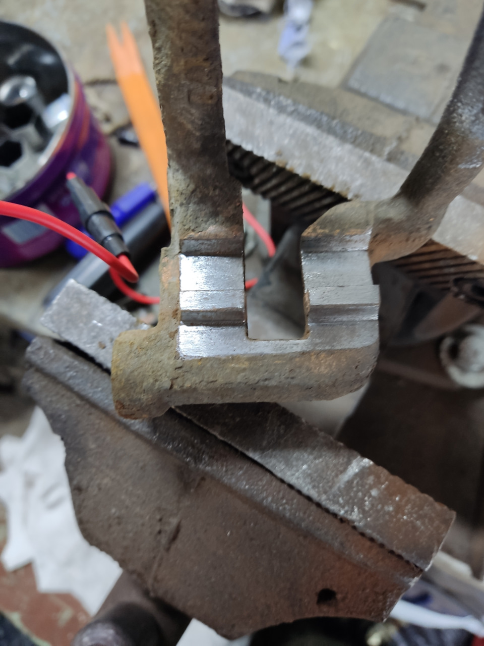 Перед отпуском. Замена натяжного ролика.Устанрвка юсб для пассажиров ...