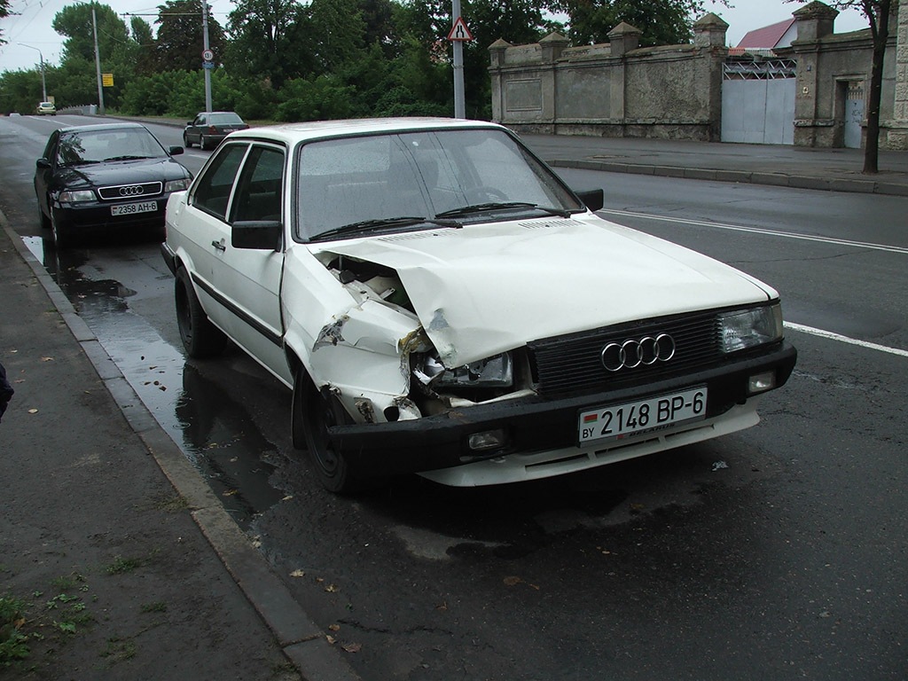 Бедаааа( — Audi 80 (B2), 2 л, 1985 года | ДТП | DRIVE2