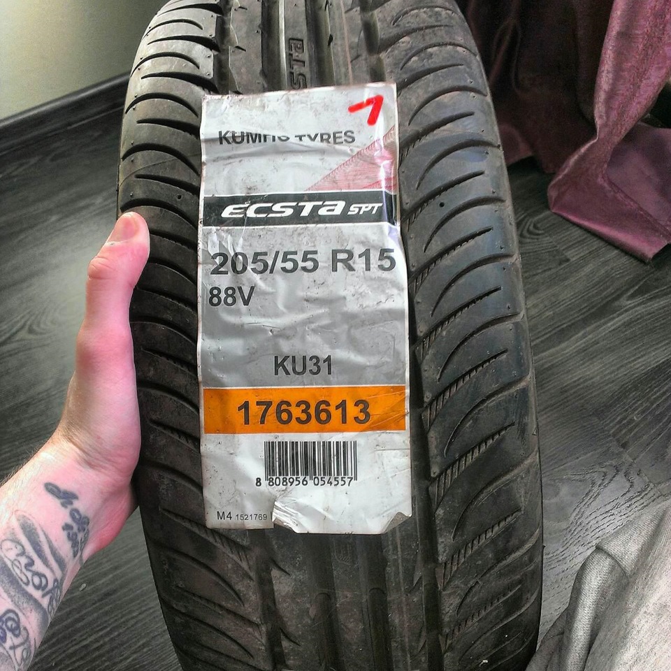 Kumho Ecsta KU31 — Ford Sierra, 2 л, 1987 года | шины | DRIVE2