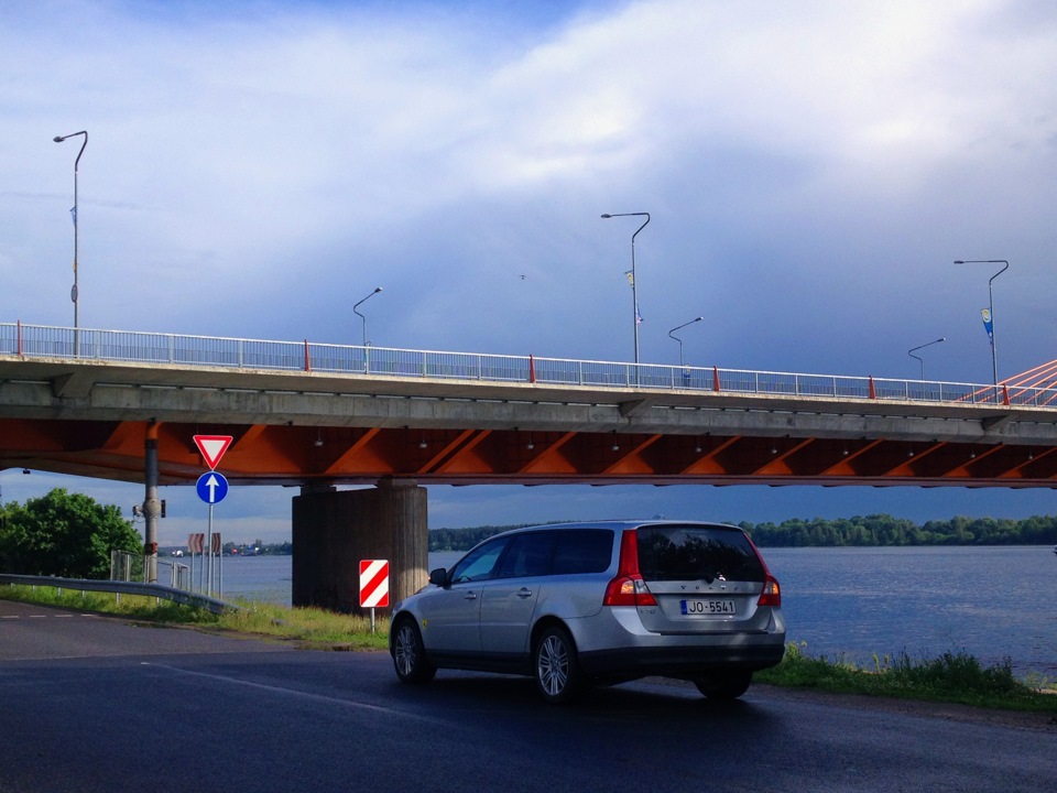 Шильдик "volvo" как подарок — Volvo V70 III, 2,4 л, 2009 года ...