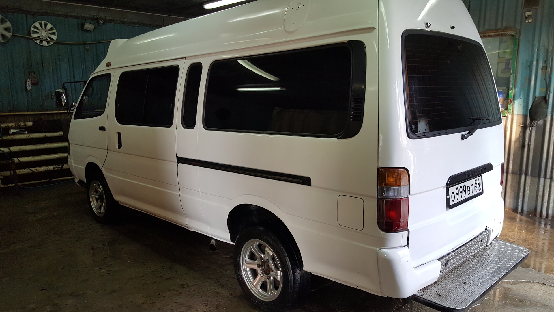 Toyota hiace 100. Toyota Hiace h100. Переделка Тойота Хайс 178 в Люкс. Полная реставрация кузова Хайс 178. Toyota Hiace IV отзывы.