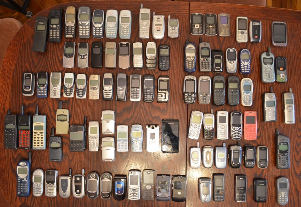 Collection телефон. Старые Сотовые. Старые мобильники. Старый телефон. Коллекция старых телефонов.