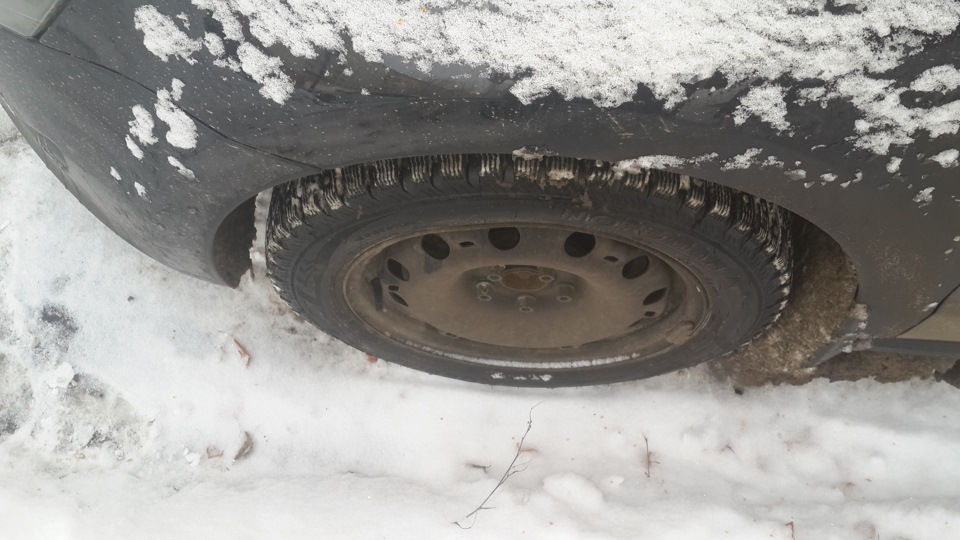 Украли колпак! — Volkswagen Polo Sedan, 1,6 л, 2012 года | колёсные ...