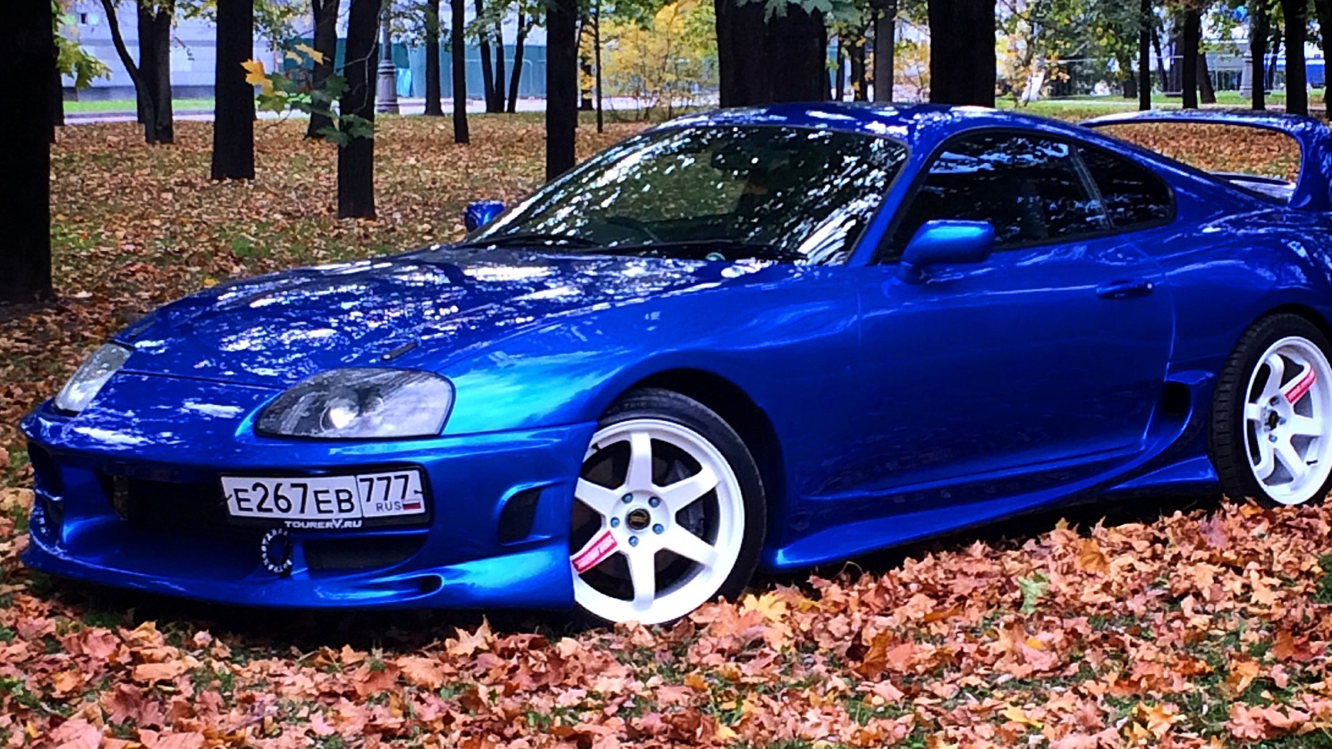 Toyota Supra синяя