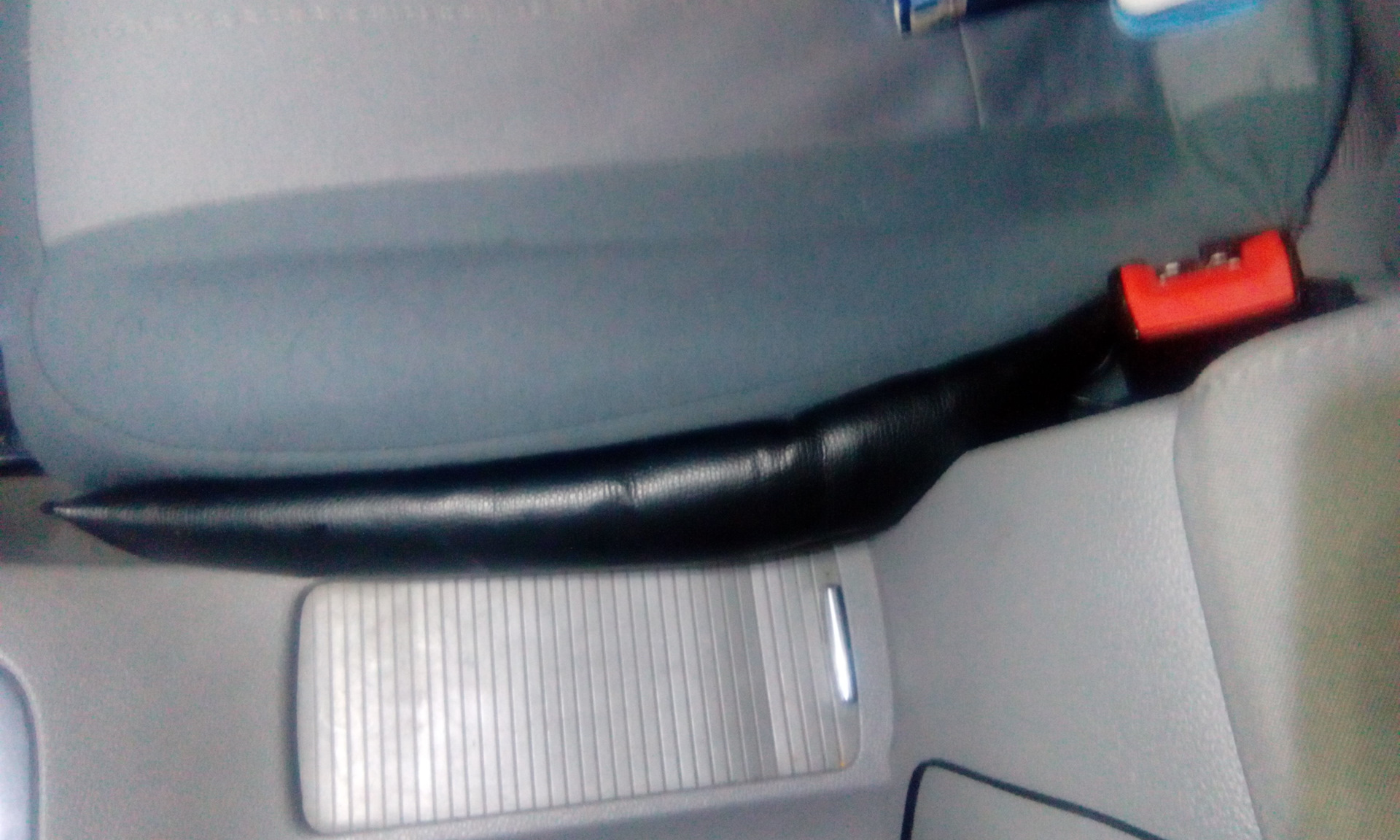 Китайские подушки — Volkswagen Golf Mk5, 1,6 л, 2005 года | аксессуары ...