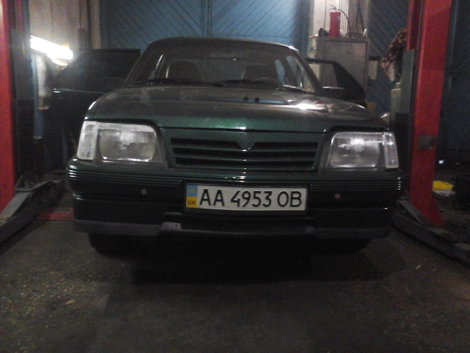 Черные свечи.Сильно воняет выхлоп — Opel Ascona C, 2 л., 1986 года ...