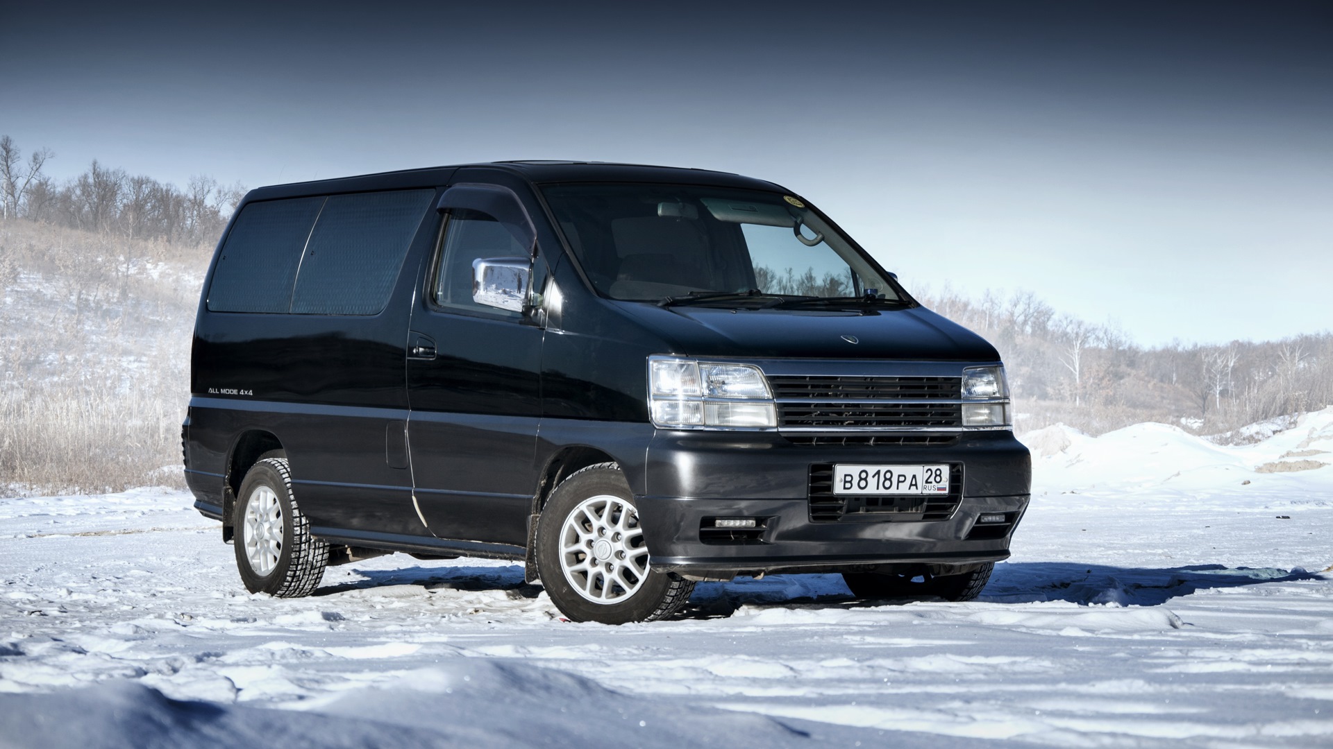 Nissan Elgrand e50.