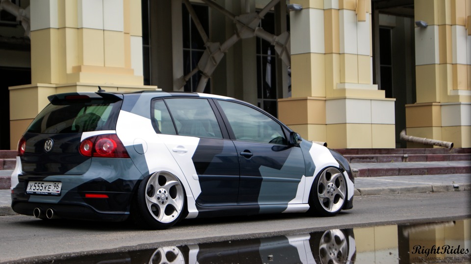 Volkswagen Golf 5 хаки