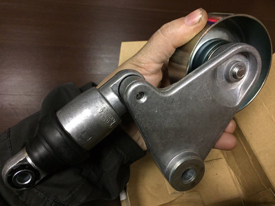 натяжитель приводного ремня тойота авенсис 1. ролик натяжителя ремня скания 5. ролик натяжителя логан 8200603359. ролик генератора рено логан 1. натяжитель y61 втулки.