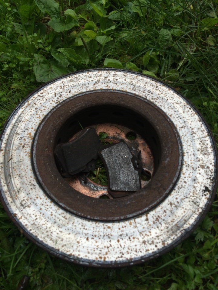 Поменял тормозные диски+ колодки . — DRIVE2