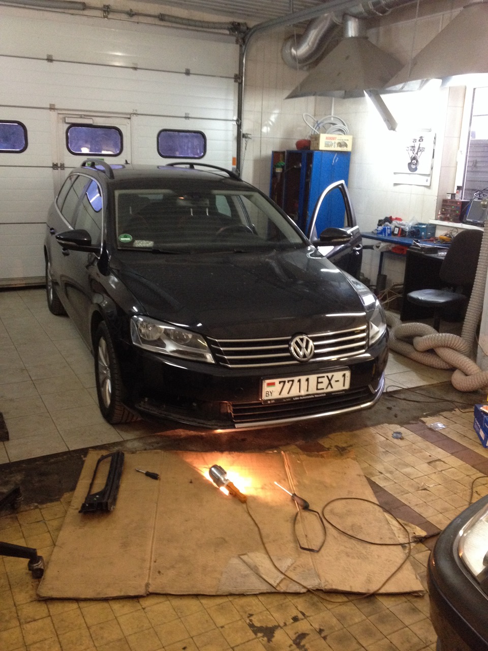 лампочка ходовых огней. — Volkswagen Passat B7, 1,6 л, 2011 года ...