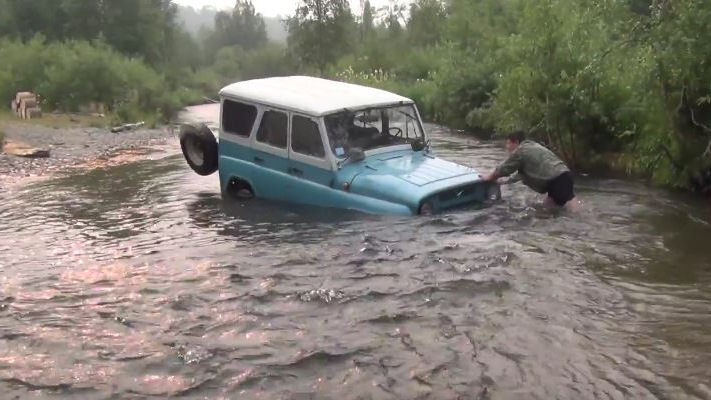 УАЗ 469 в тайге. Где УАЗ 469 едет — Нива буксует, а УАЗ Патриот гнет ...