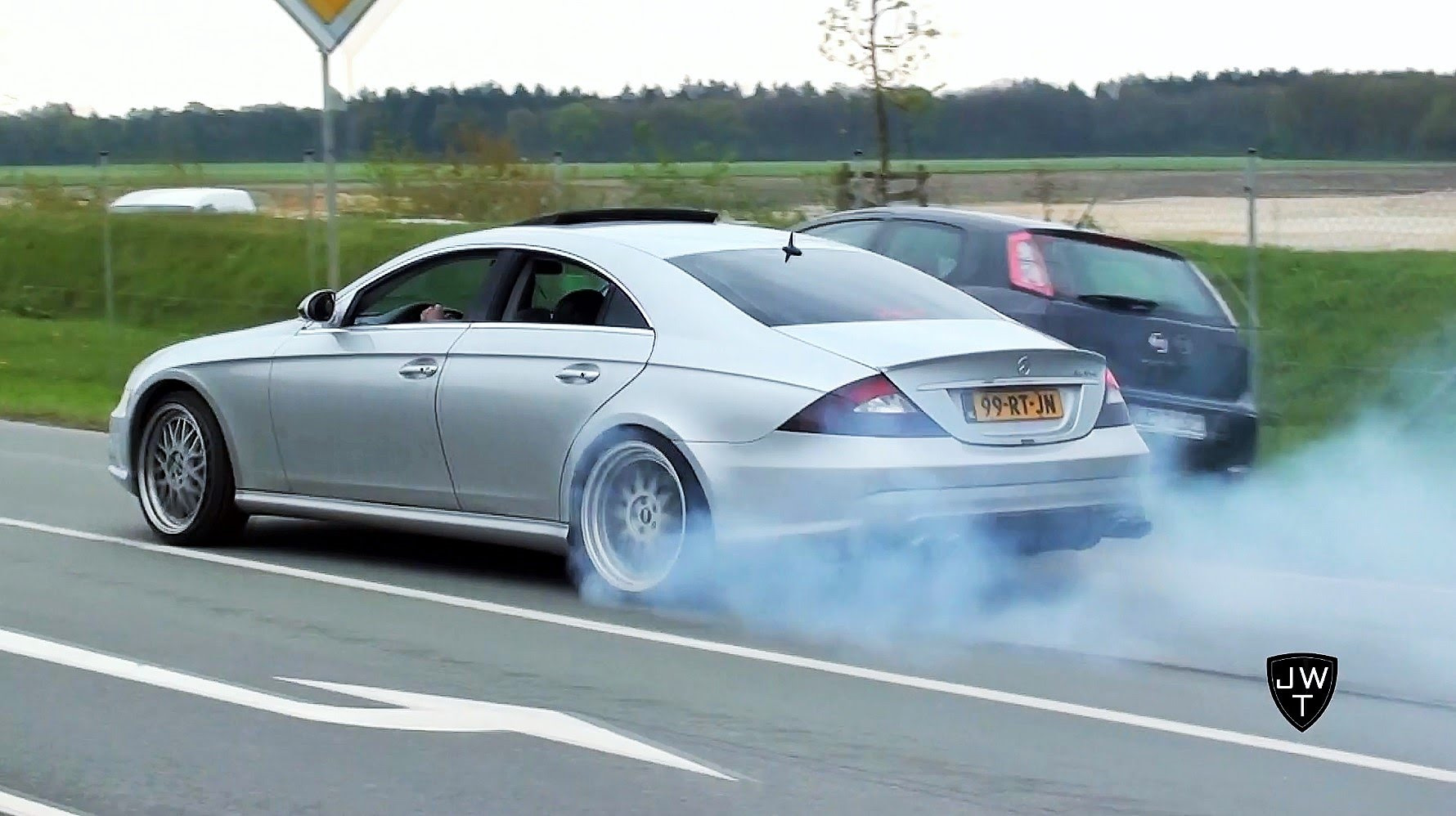 Мерседес CLS 63 AMG бернаут