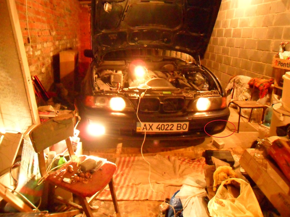 Замена лампочки противотуманной фары — BMW 5 series (E39), 2 л, 1997 ...