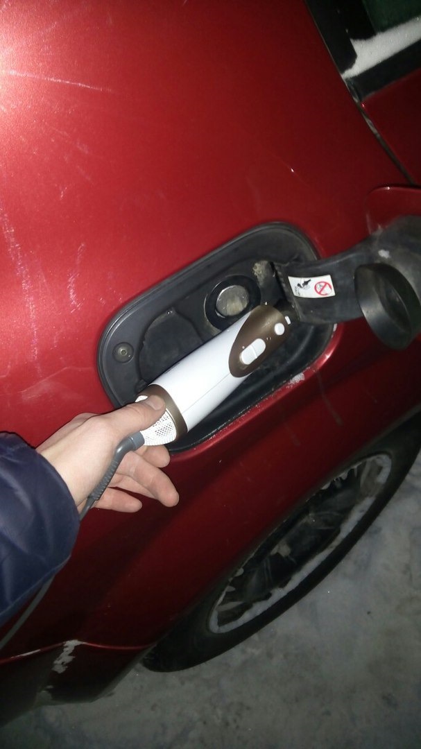 Не закрывается крышка бензобака. — Renault Megane II, 1,6 л., 2005 года ...