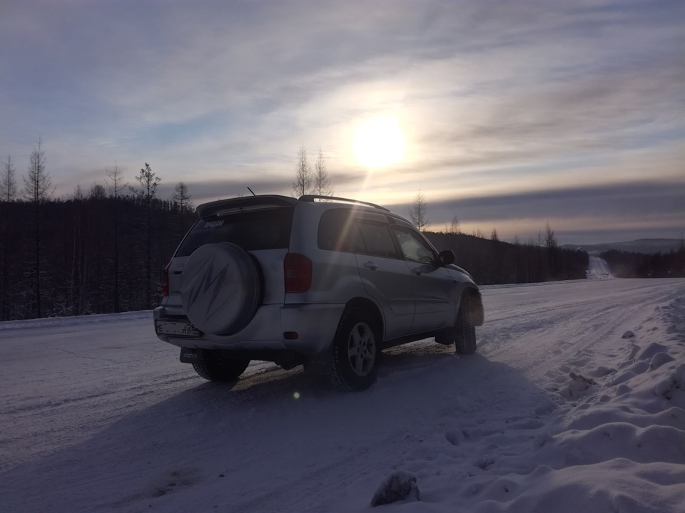 скора меняем жижу в радиаторе антифриз — Toyota RAV4 (II), 1,8 л, 2000 ...