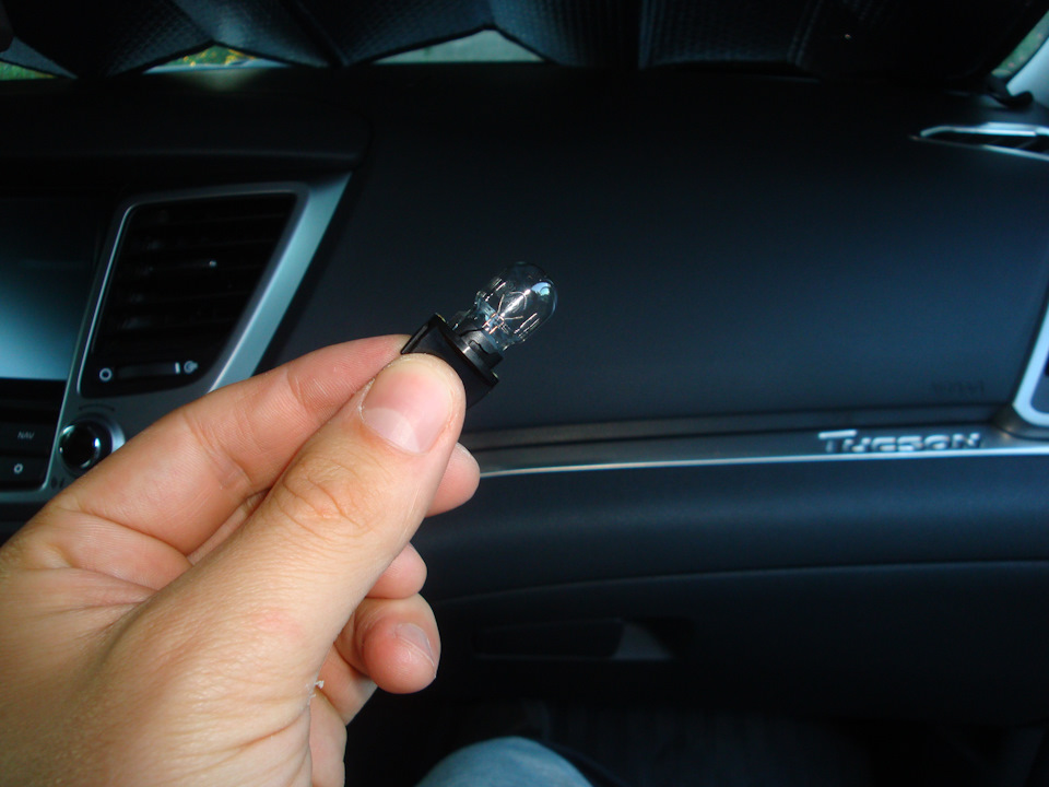Патрон с лампочкой. — Hyundai Tucson (TL)
