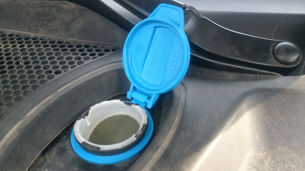 крышка бачка омывателя шкода. крышка бачка омывателя geely emgrand fe1. Skoda горловина для омывайки. Peugeot 106 крышка омывателя. крышка омывающей жидкости.