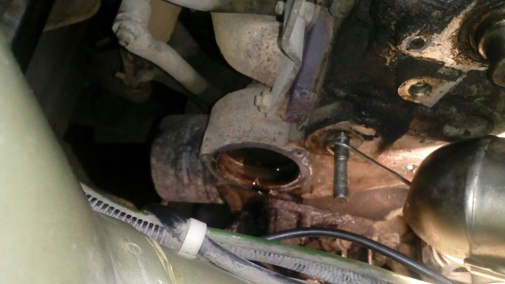 3. сливной антифриз мерседес 118. при замене помпы сливают антифриз. при замене помпы сливают антифриз. патрубок антифриза шкода октавия 2008 год тур сзади.