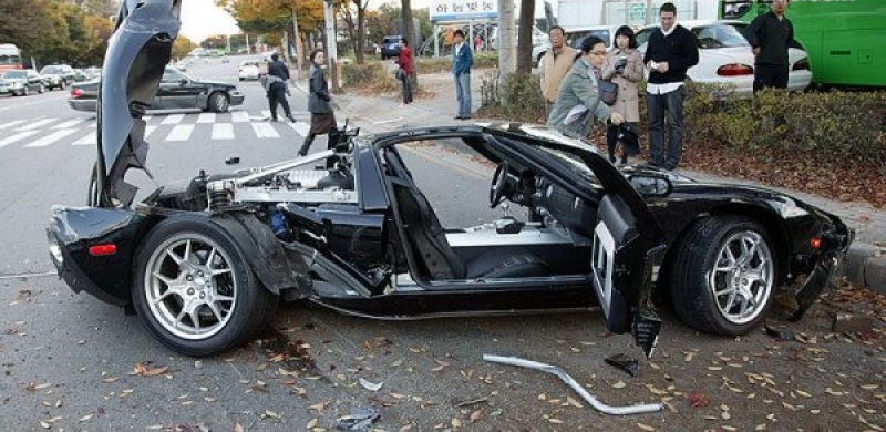 Porsche Carrera gt wrecked