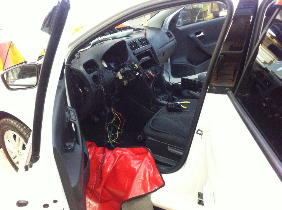 Volkswagen Polo (Фольксваген Поло) Установка Автосигнализации StarLine ...