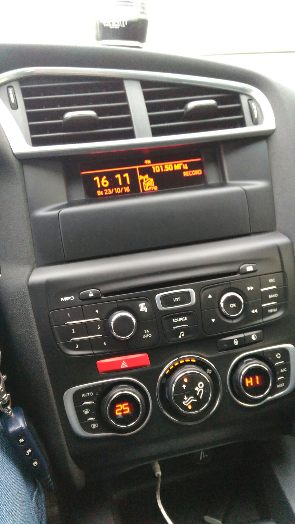 Подключить Саб! — Citroen C4 (2G), 1,6 л, 2011 года | автозвук | DRIVE2