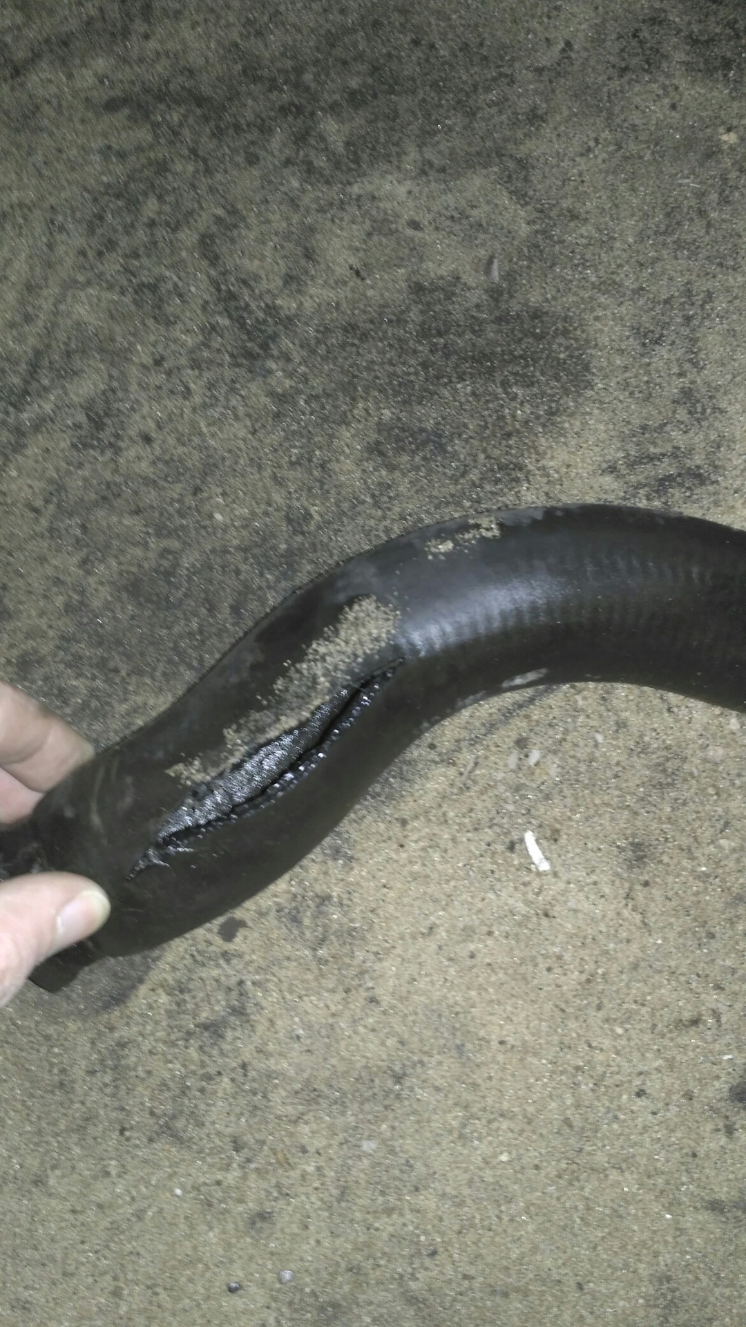 Почему лопнул патрубок. Почему лопнул патрубок. Почему лопнул патрубок. Патрубок антифриза. Почему лопнул патрубок.