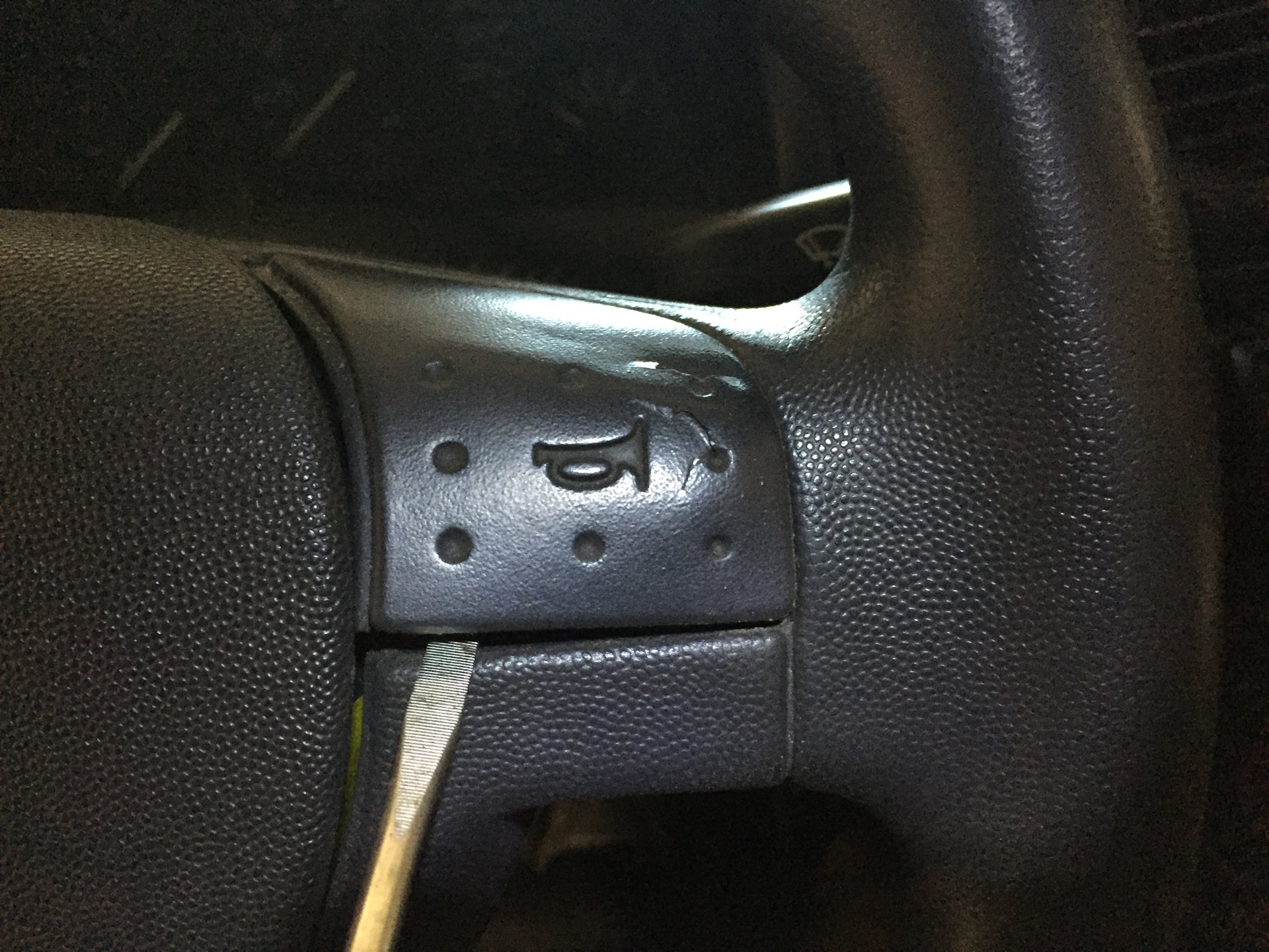 Сигнал на руле опель. Кнопка сигнала на руле опеля. Сигнал на руле опель. Кнопка сигнала шевроле ланос. Снятие руля opel astra h.