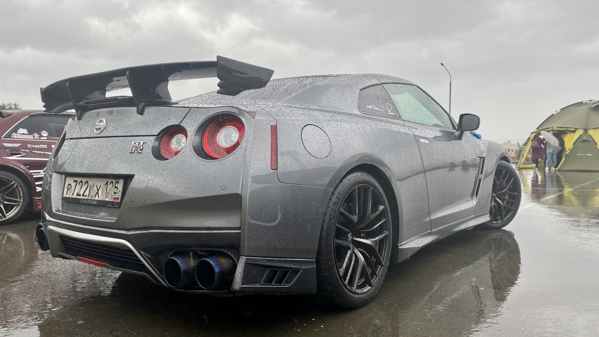 Nissan GTR r35 красный матовый