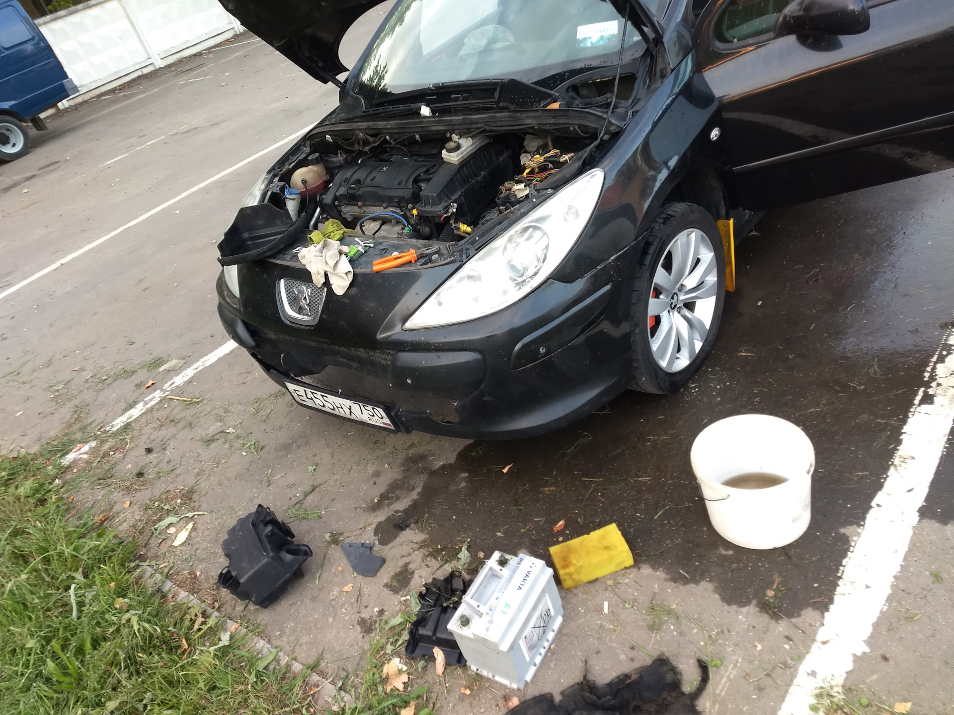 Мокрый пол под водителем. Часть 1. — Peugeot 307, 1,6 л, 2006 года |  наблюдение | DRIVE2