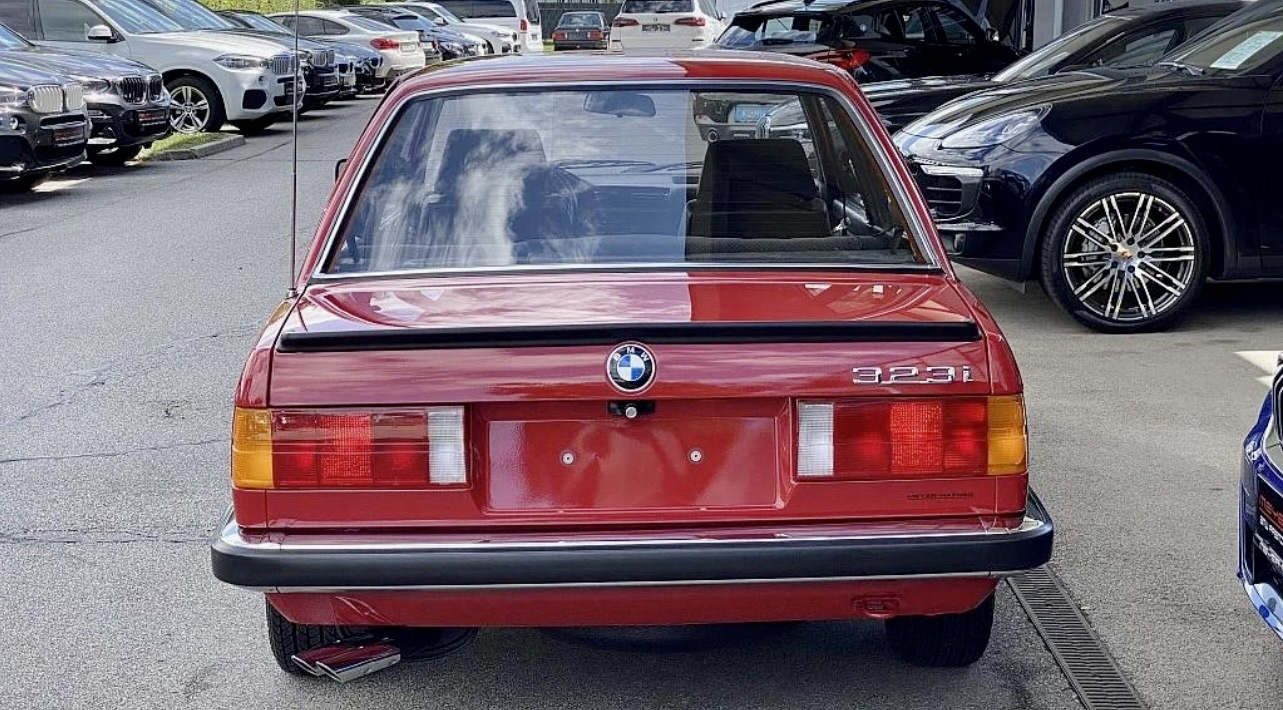 BMW 323i e30