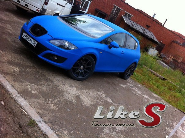Работа LikeS Ижевск. SEAT Leon! небесно-синий матовый цвет! — DRIVE2