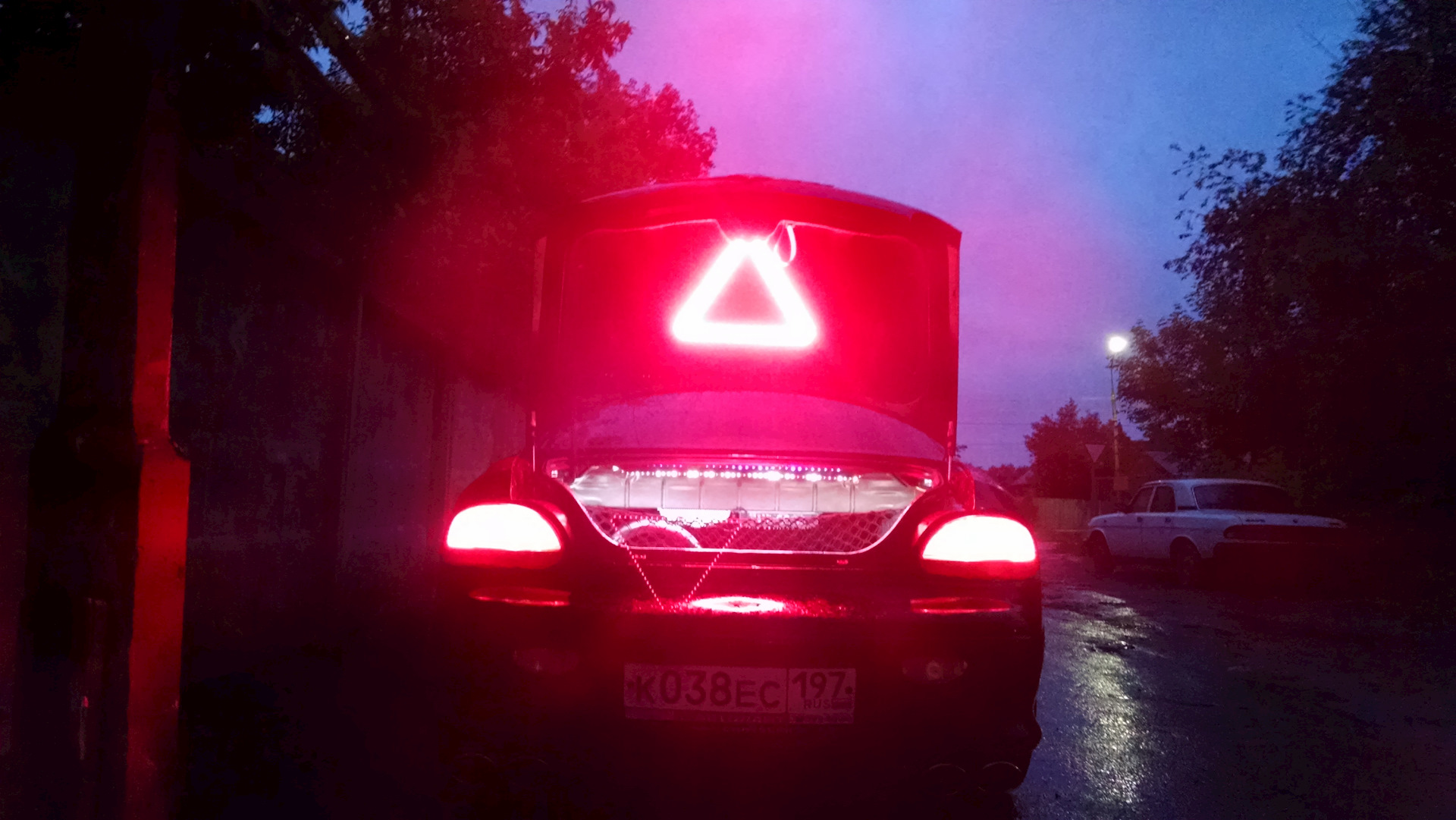 Номер аварийки по свету. Аварийка свет. Авариечка аварийная сигнализация. Указатели поворотов,световая аварийная сигнализация Лифан х60. КАИ Е 5 свет аварийка