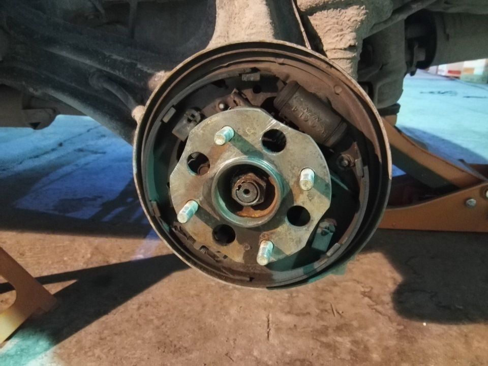 Профилактика задних тормозов — Honda CR-V (RD1/RD2), 2 л, 1997 года ...