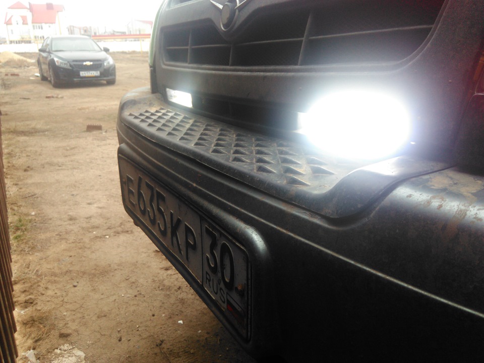 Светодиодные дхо в бампер хендай туксон 2004 года. Audi a8 d2 lens diffuser. Дхо audi a8 w12. Дхо в решетку радиатора ваз 2110. Ходовые огни в решетку.