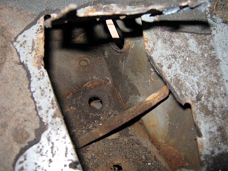 Передний лонжерон внутри — Ford Scorpio I