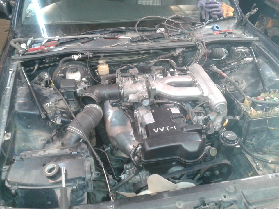 Двигатель toyota 1jz-ge. Краун 1jz ge. 2jz ge crown 150. Toyota crown 130 свап. Краун 151 под капотом.